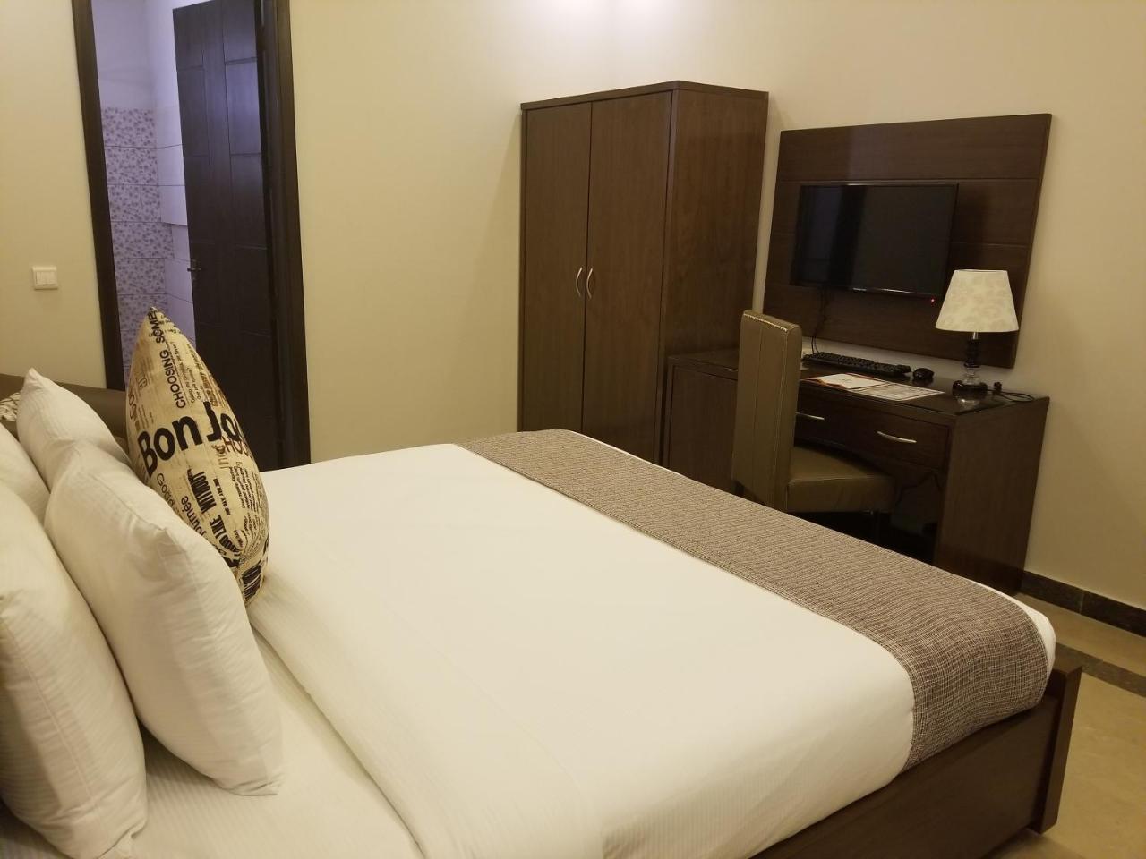 Zifan Hotel & Suites Karachi Eksteriør billede