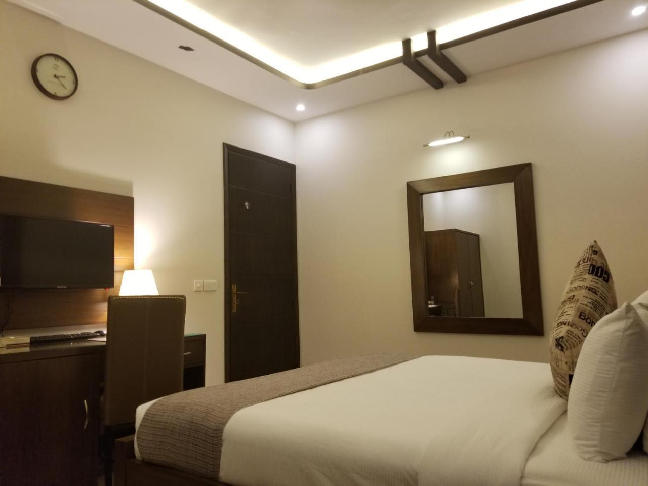 Zifan Hotel & Suites Karachi Eksteriør billede