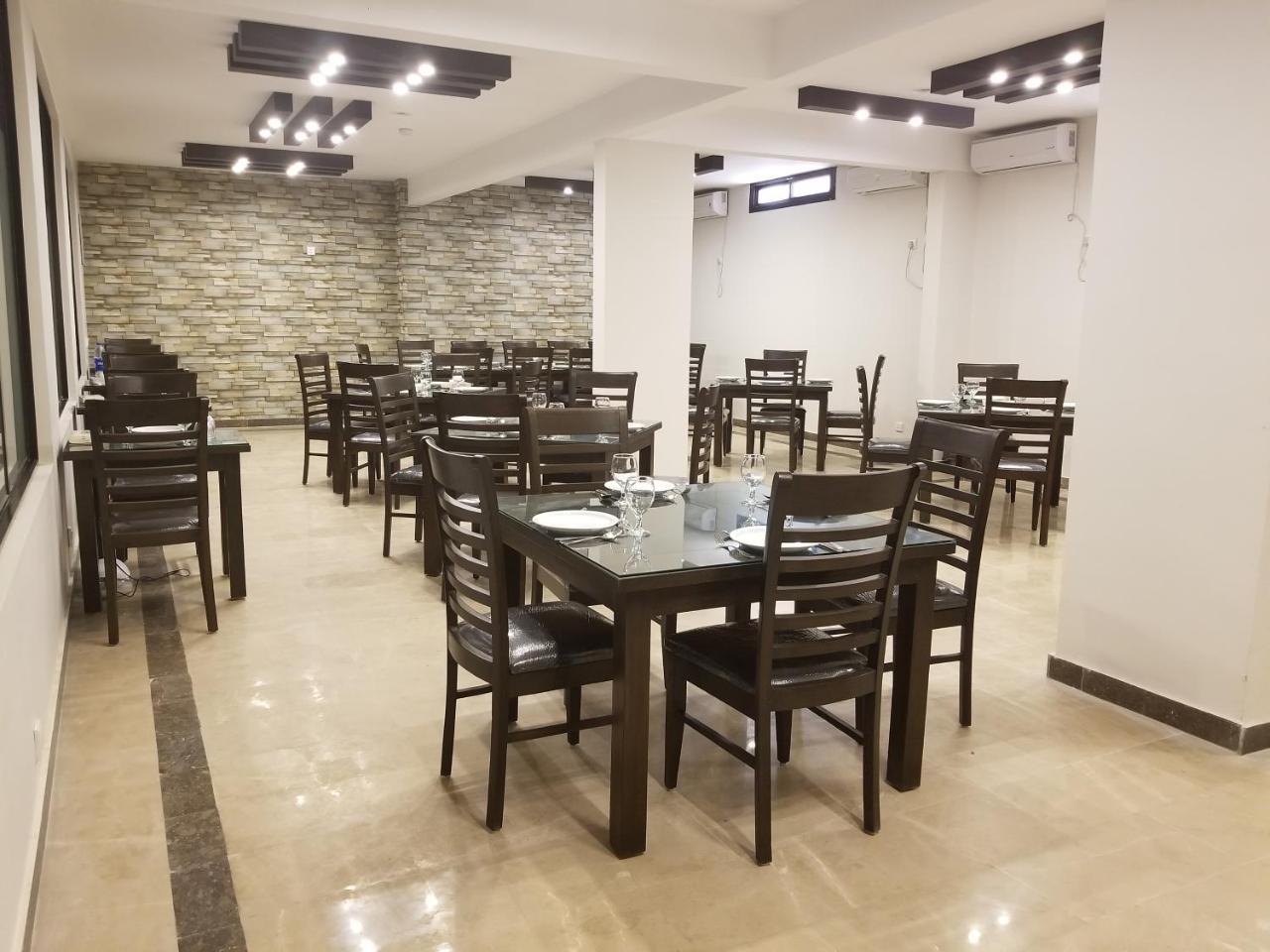 Zifan Hotel & Suites Karachi Eksteriør billede