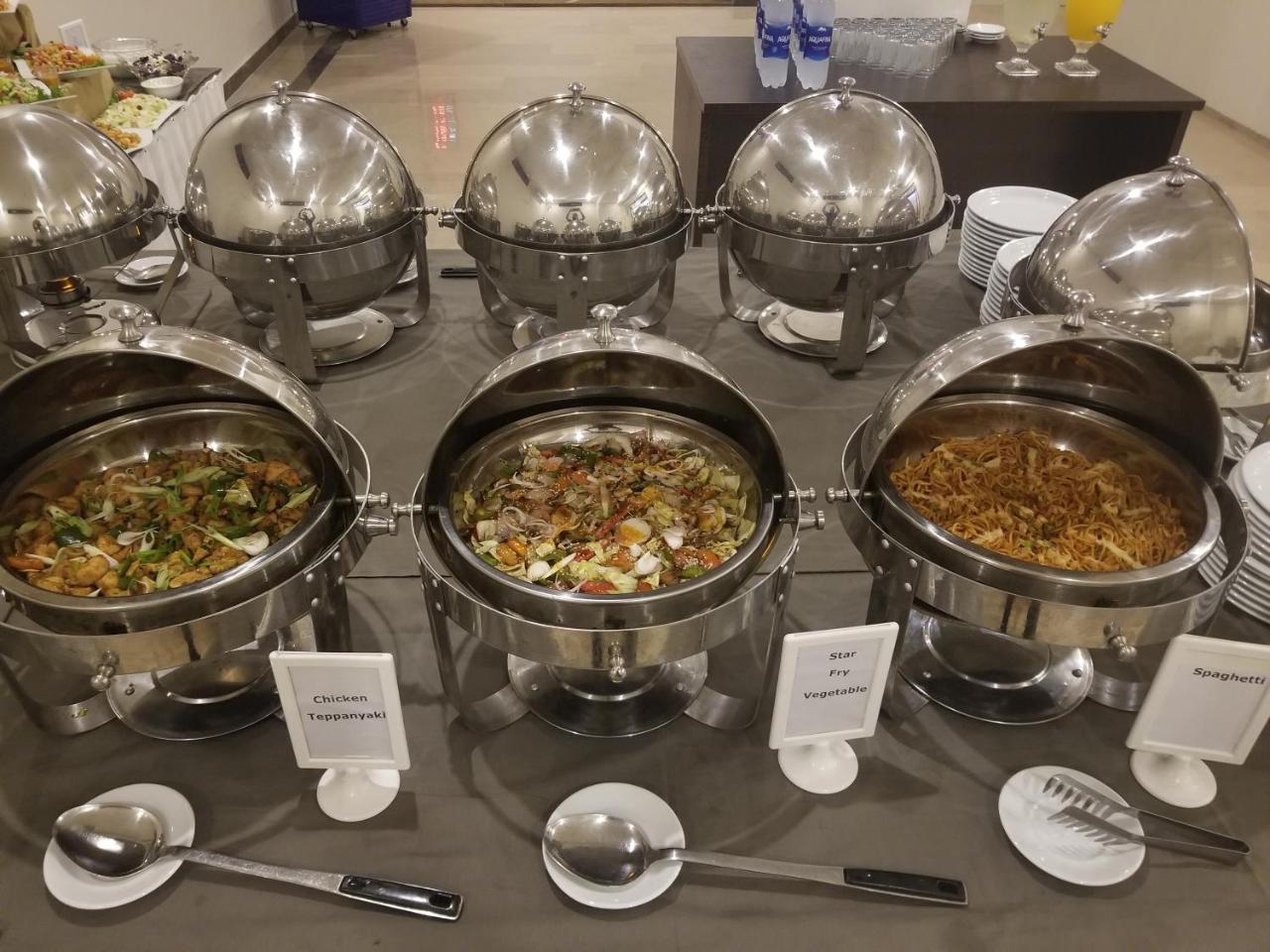 Zifan Hotel & Suites Karachi Eksteriør billede